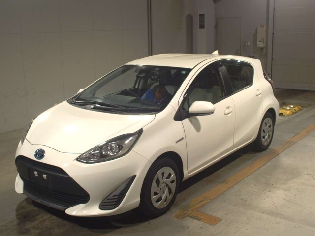 TOYOTA AQUA 2020