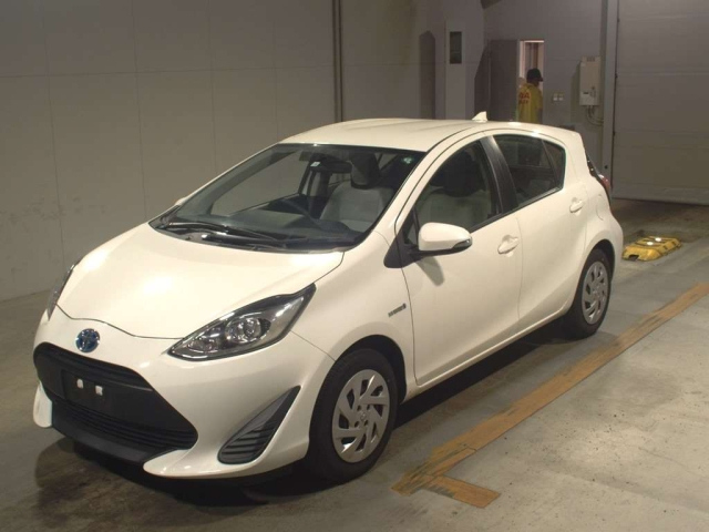 TOYOTA AQUA 2018