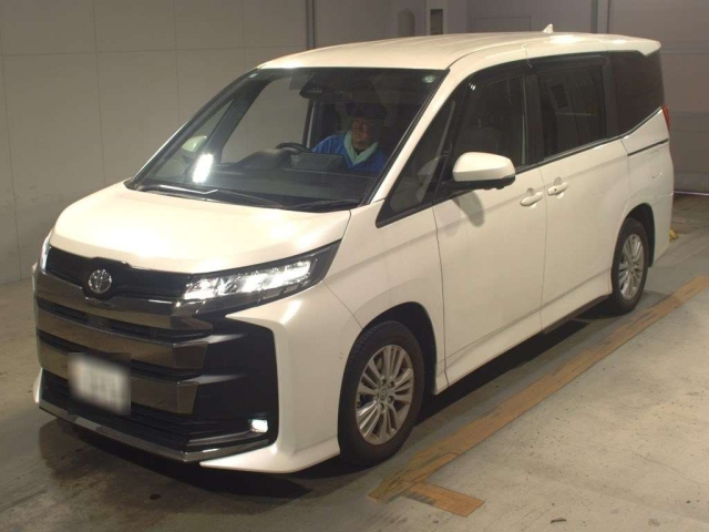TOYOTA NOAH