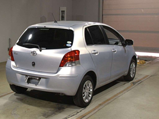 TOYOTA VITZ 2010
