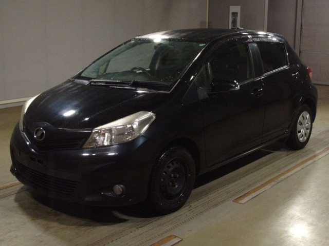 TOYOTA VITZ 2013