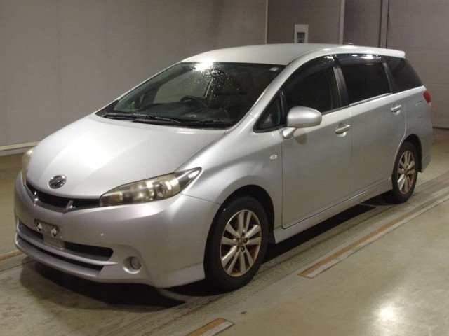 TOYOTA WISH 2010