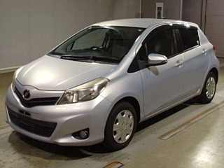 TOYOTA VITZ 2013