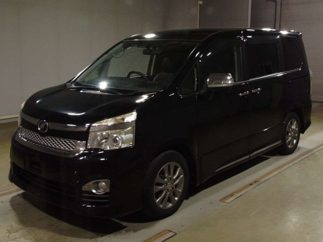 TOYOTA VOXY 2012