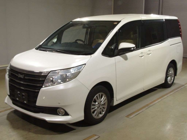 TOYOTA NOAH 2014