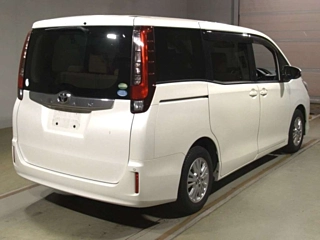 TOYOTA NOAH 2014