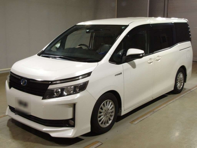 TOYOTA VOXY