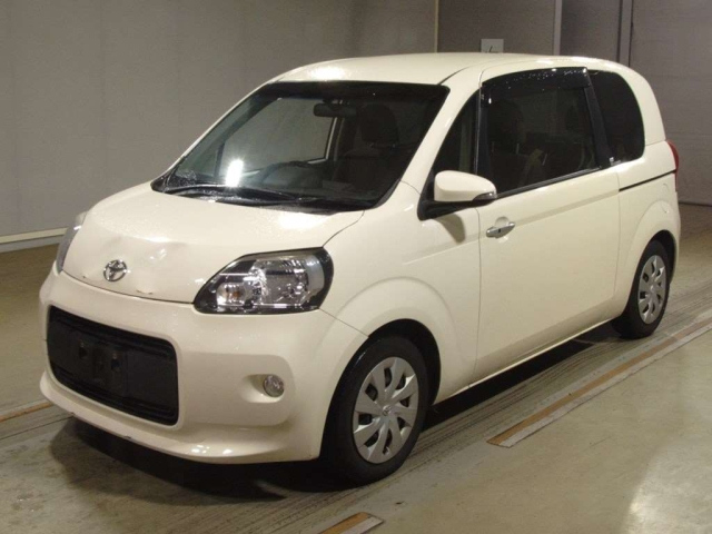 TOYOTA PORTE 2015