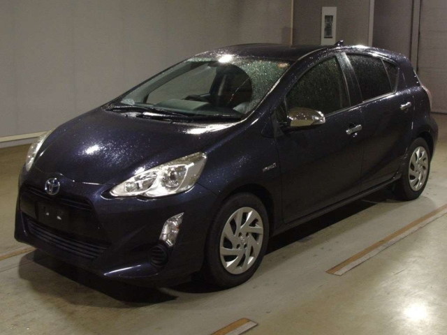 TOYOTA AQUA 2015