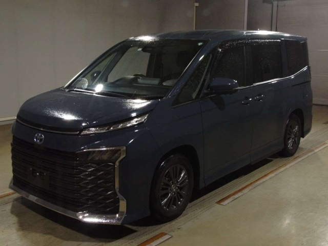 TOYOTA VOXY 2022