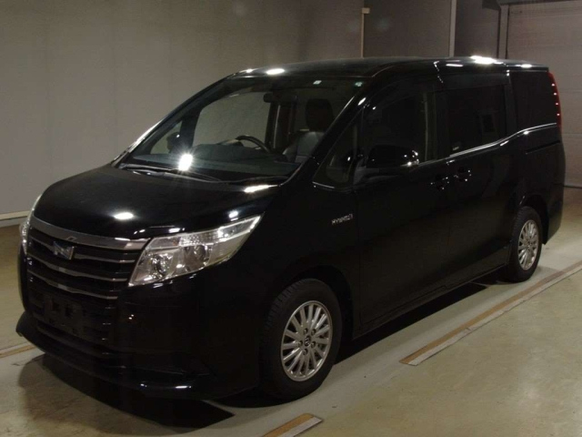 TOYOTA NOAH 2015