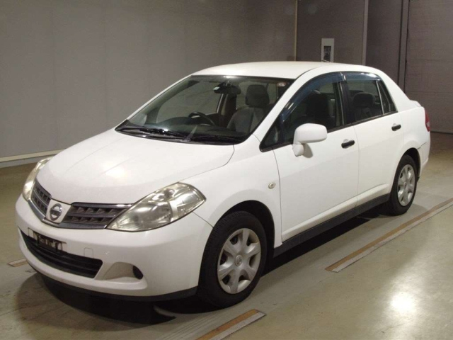 NISSAN TIIDA LATIO 2010