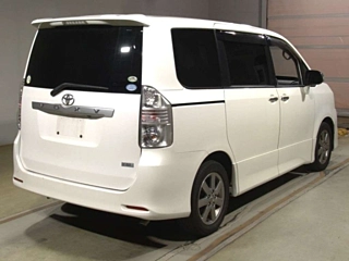 TOYOTA VOXY 2009