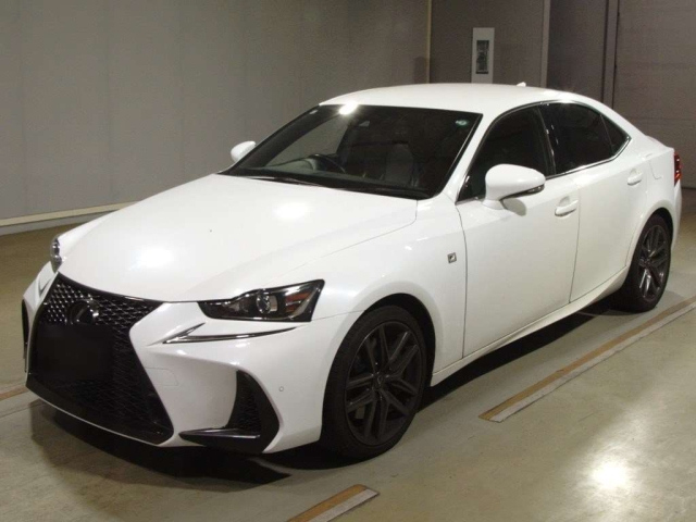 LEXUS IS 2019