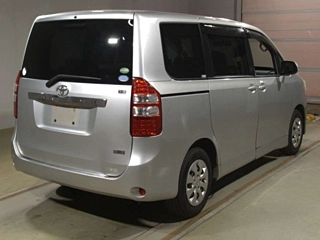 TOYOTA NOAH 2012