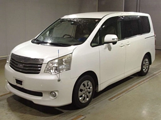 TOYOTA NOAH 2010