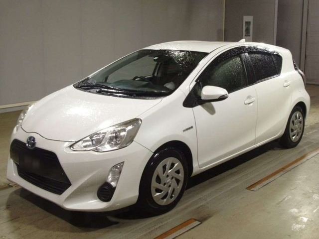 TOYOTA AQUA 2016