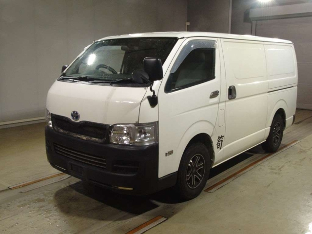 TOYOTA HIACE VAN 2010