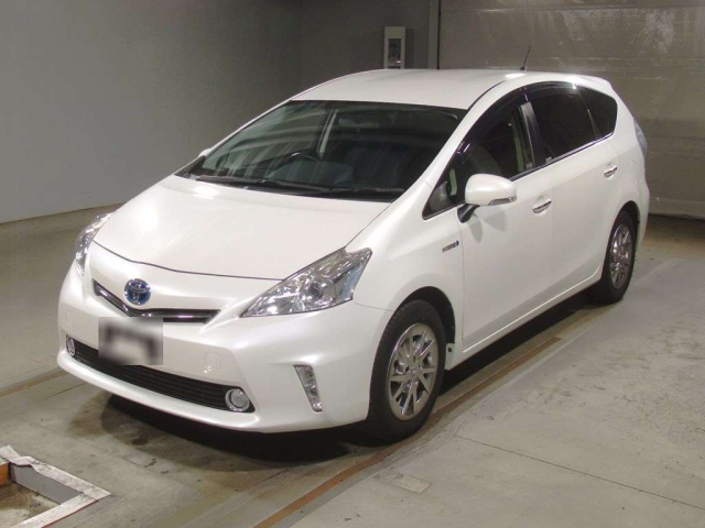 TOYOTA PRIUS ALPHA 2014