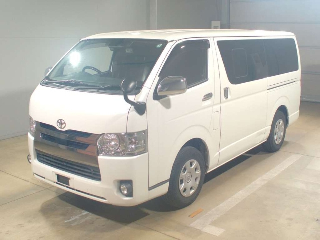 TOYOTA HIACE VAN 2018