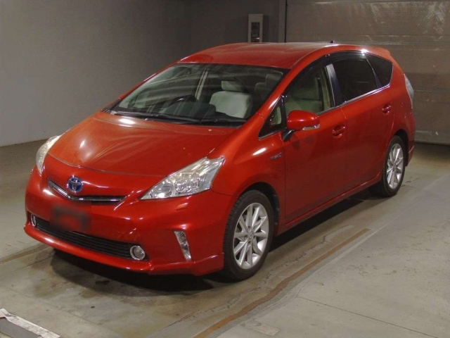 TOYOTA PRIUS ALPHA 2014