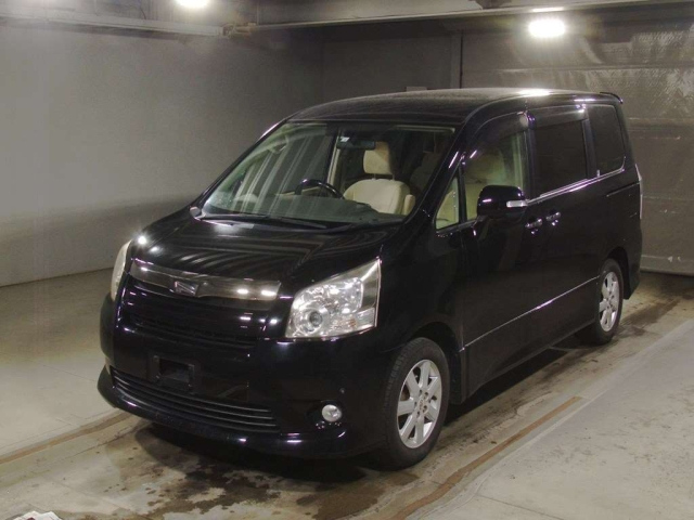 TOYOTA NOAH 2009