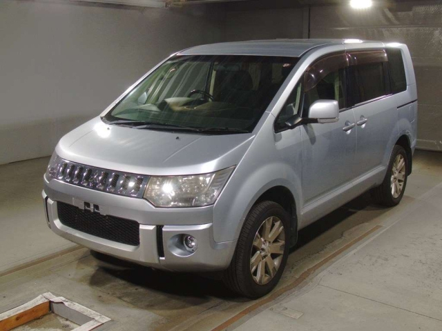 MITSUBISHI DELICA D5 2010