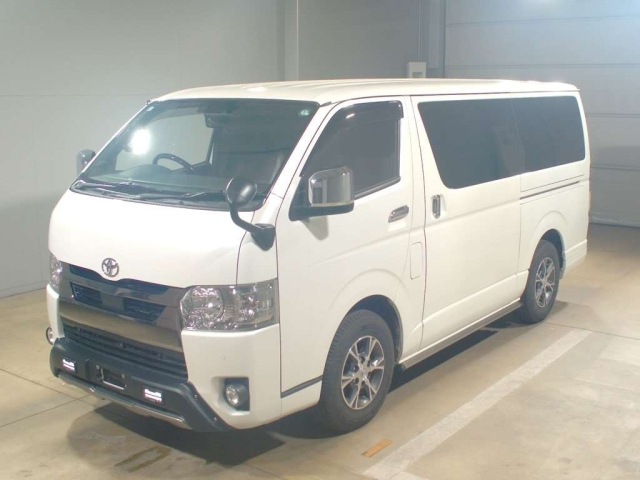 TOYOTA HIACE VAN 2021