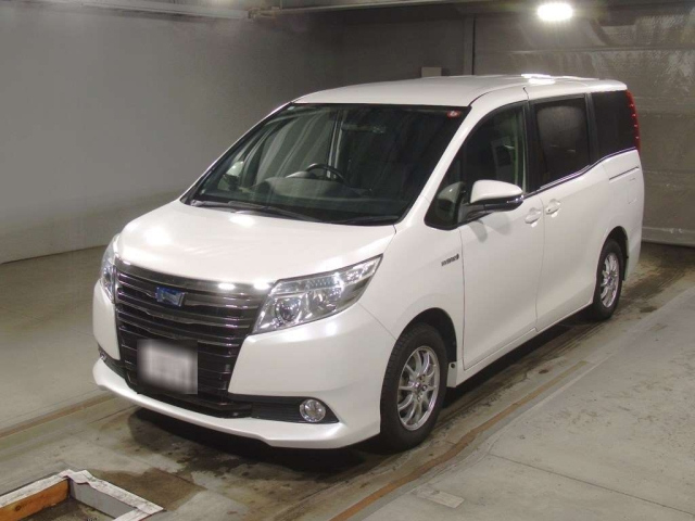 TOYOTA NOAH 2014
