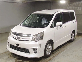 TOYOTA NOAH 2010