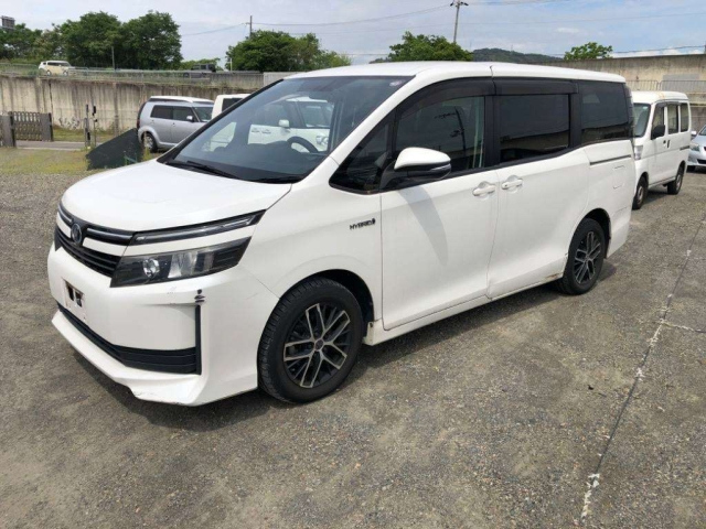 TOYOTA VOXY