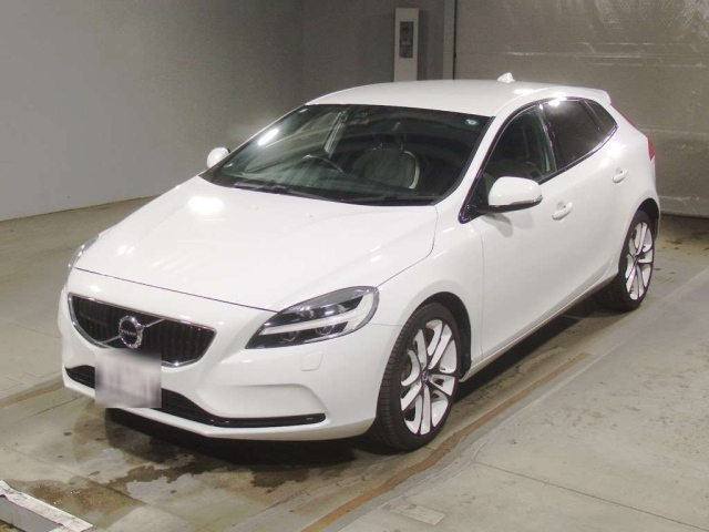 VOLVO V40 2018