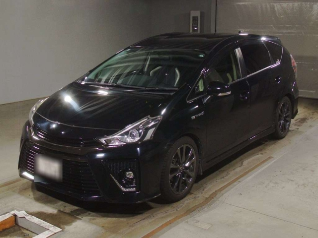 TOYOTA PRIUS ALPHA 2015