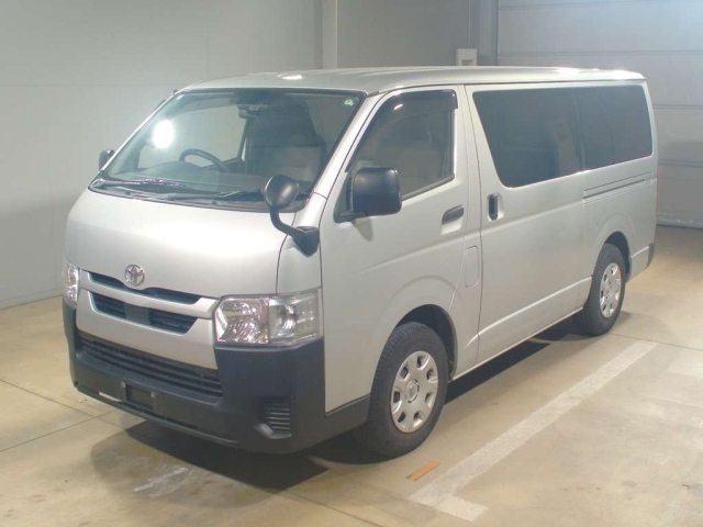 TOYOTA HIACE VAN 2022