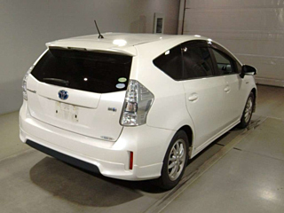 TOYOTA PRIUS ALPHA 2012