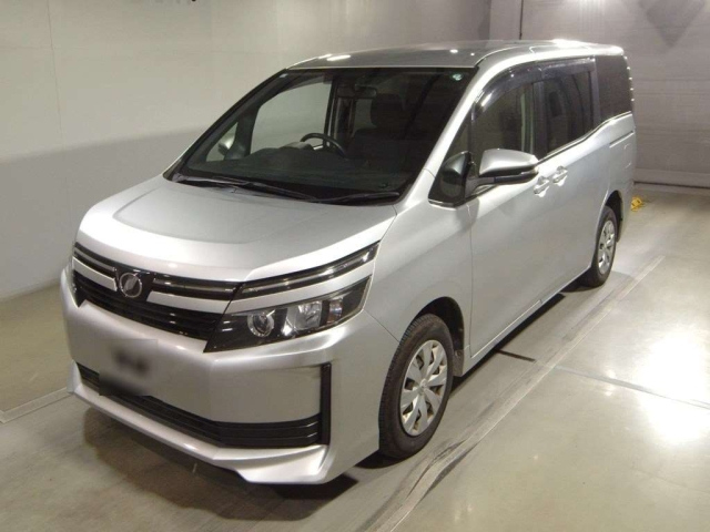 TOYOTA VOXY 2017