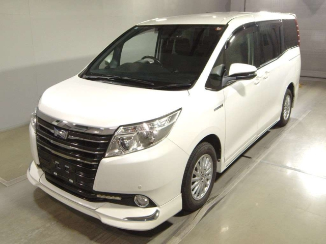 TOYOTA NOAH 2014