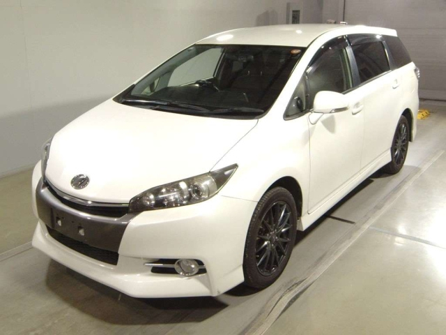 TOYOTA WISH 2013