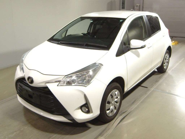 TOYOTA VITZ 2018