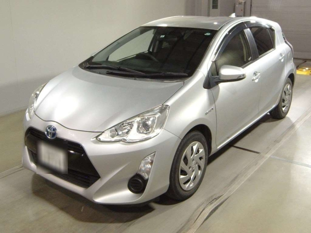 TOYOTA AQUA 2015