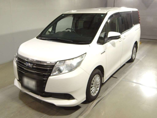 TOYOTA NOAH 2014