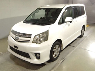 TOYOTA NOAH 2011