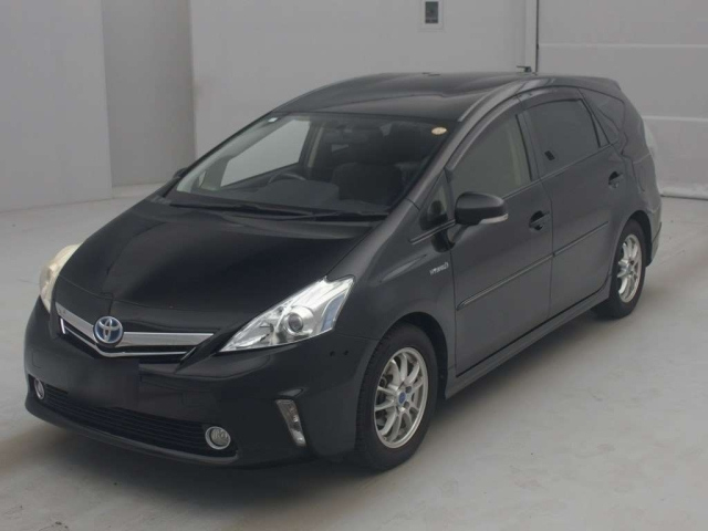 TOYOTA PRIUS ALPHA 2013