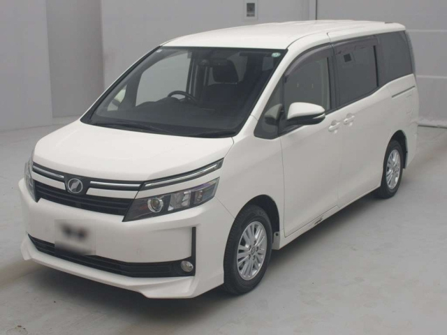 TOYOTA VOXY 2015