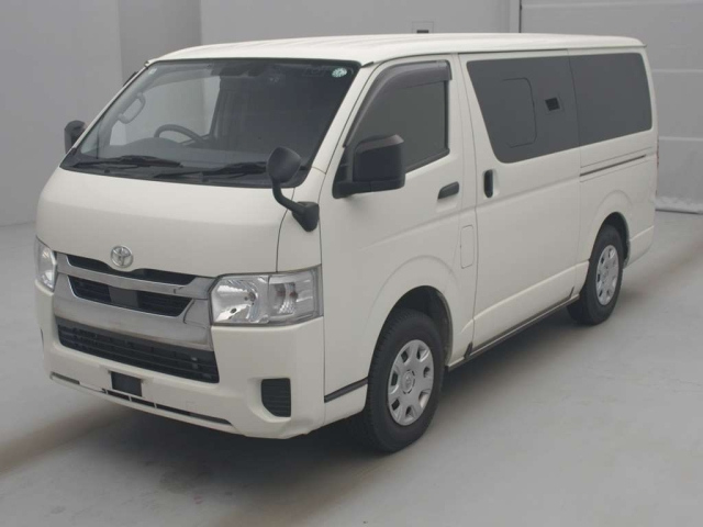 TOYOTA HIACE VAN 2020