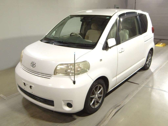 TOYOTA PORTE 2011
