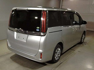 TOYOTA NOAH 2018