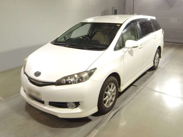 TOYOTA WISH 2013