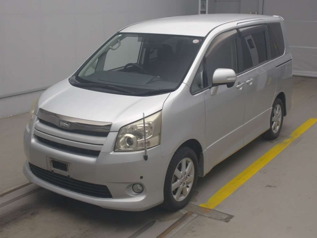 TOYOTA NOAH 2008