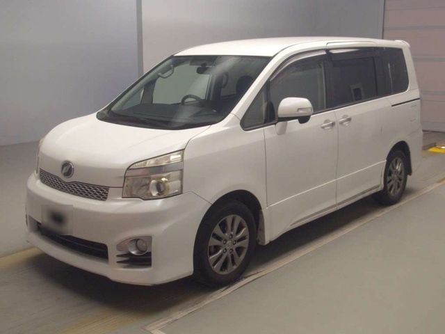 TOYOTA VOXY 2013